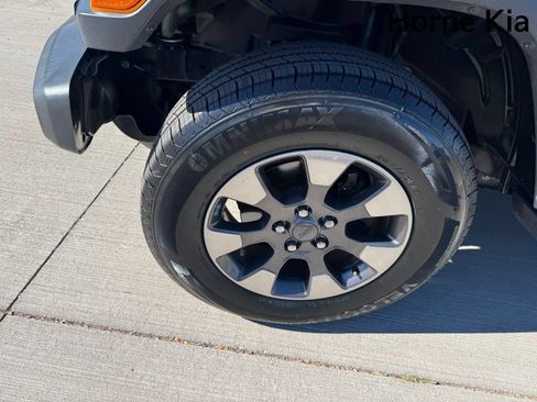 Used 2018 Jeep Wrangler Unlimited Sahara AWD/4WD image 8