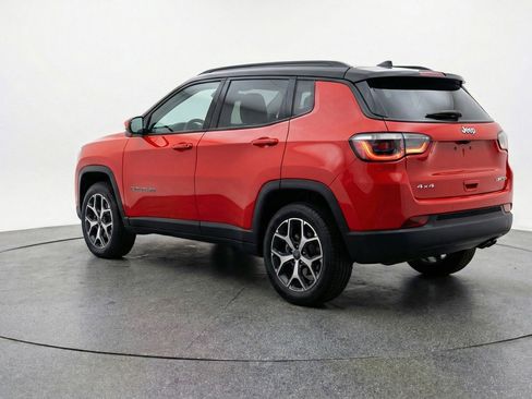 Used 2025 Jeep Compass Limited image 6