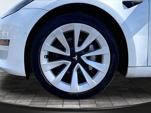 Used 2022 Tesla Model 3 Long Range AWD/4WD image 9