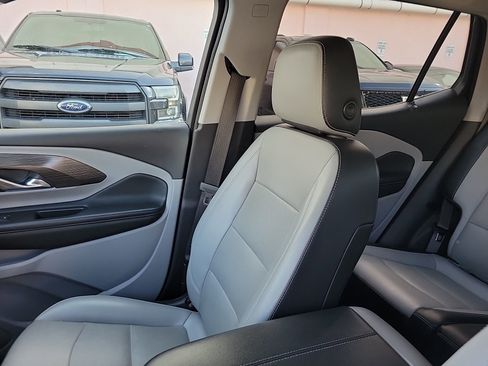 Used 2023 GMC Terrain SLT w/ LPO, Floor Liner Package image 28