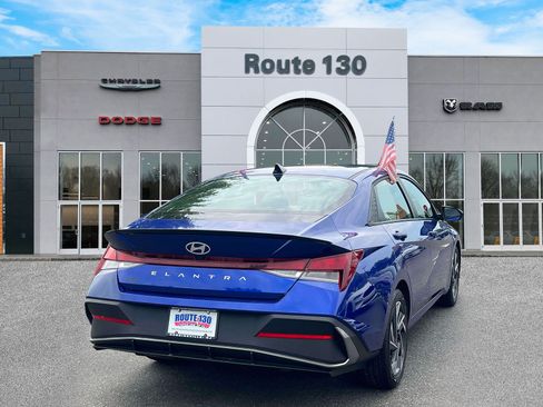 Used 2025 Hyundai Elantra Sport w/ Cargo Package FWD image 4