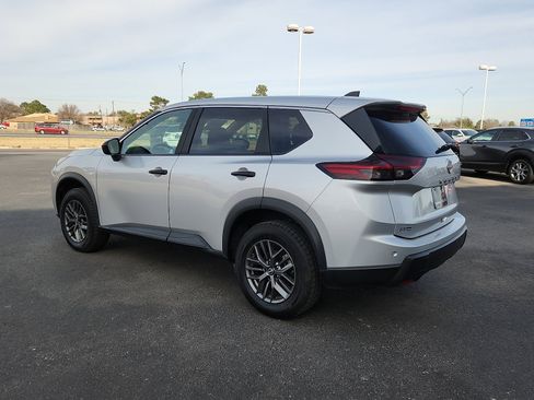 Used 2024 Nissan Rogue S image 4