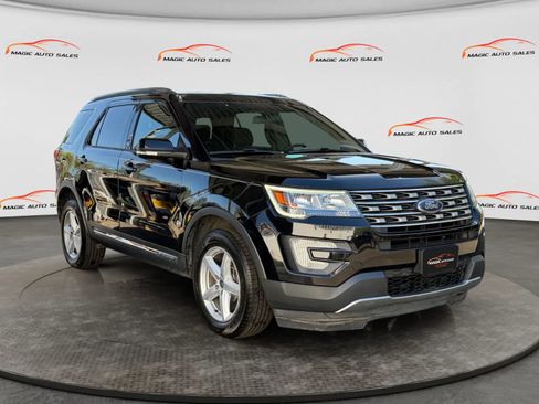 Used 2017 Ford Explorer XLT AWD/4WD image 5