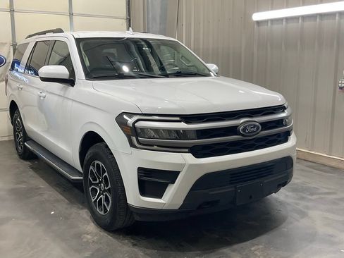 Used 2022 Ford Expedition XLT AWD/4WD image 2