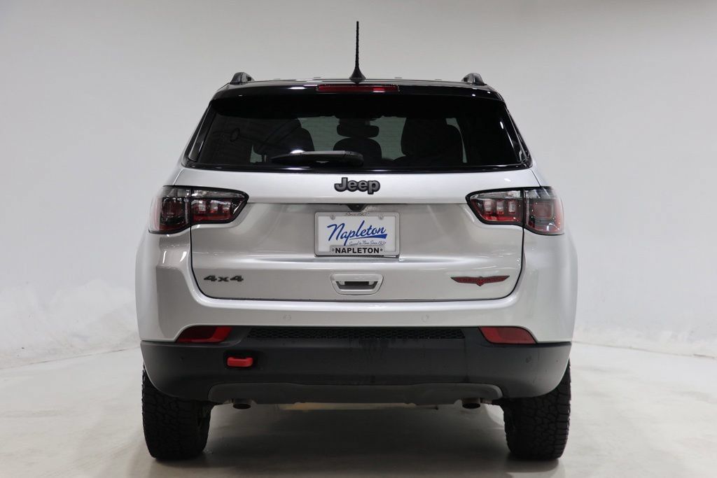 Used 2025 Jeep Compass Trailhawk AWD/4WD image 6