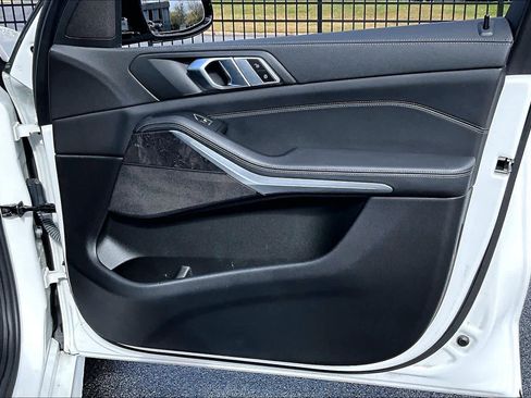 Used 2022 BMW X5 sDrive40i w/ M Sport Package image 22