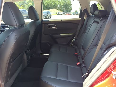 Used 2021 Nissan Rogue SV w/ Premium Package FWD image 12