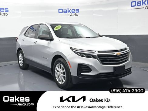 Used 2022 Chevrolet Equinox LS w/ LS Convenience Package FWD image 1
