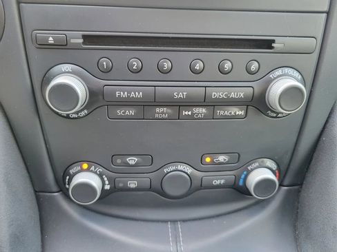 Used 2015 Nissan 370Z Touring Sport image 22