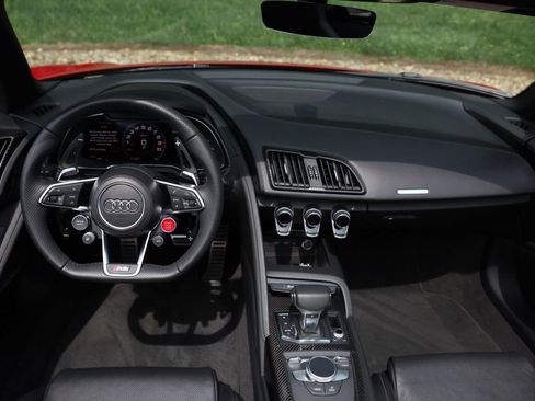 Used 2018 Audi R8 V10 plus w/ Full Leather Package image 4