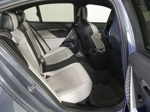 Used 2025 BMW M5 w/ Carbon Package image 10