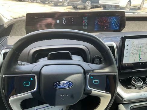Used 2025 Ford Expedition Platinum w/ Driver's Package AWD/4WD image 14