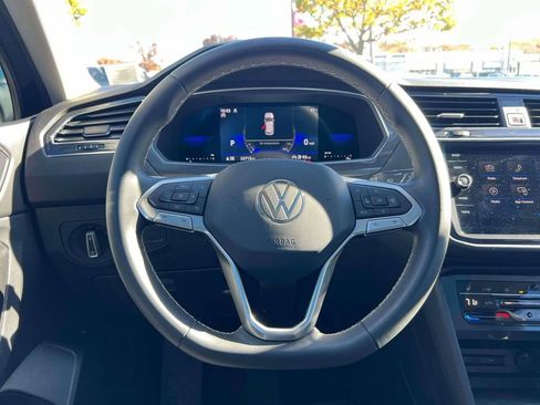 Used 2022 Volkswagen Tiguan SE image 15