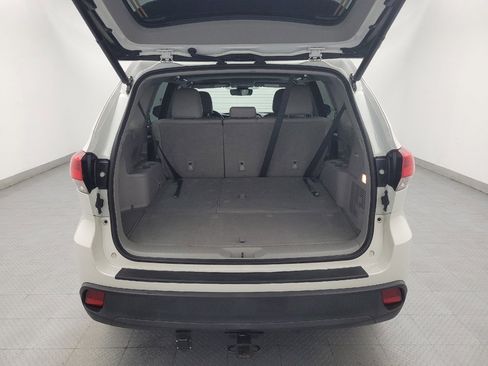 Used 2019 Toyota Highlander XLE FWD image 29