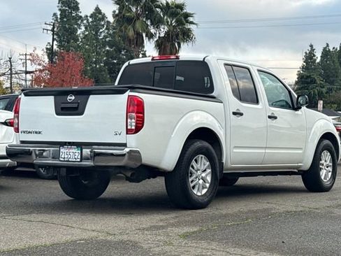 Used 2017 Nissan Frontier SV image 4