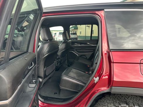 Used 2022 Jeep Grand Cherokee Trailhawk w/ Luxury Tech Group III image 20