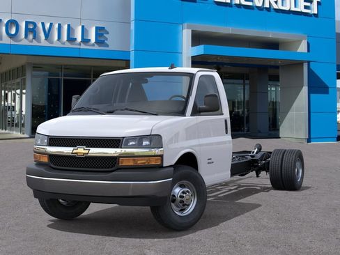 New 2025 Chevrolet Express 4500 w/ Power Convenience Package RWD image 6