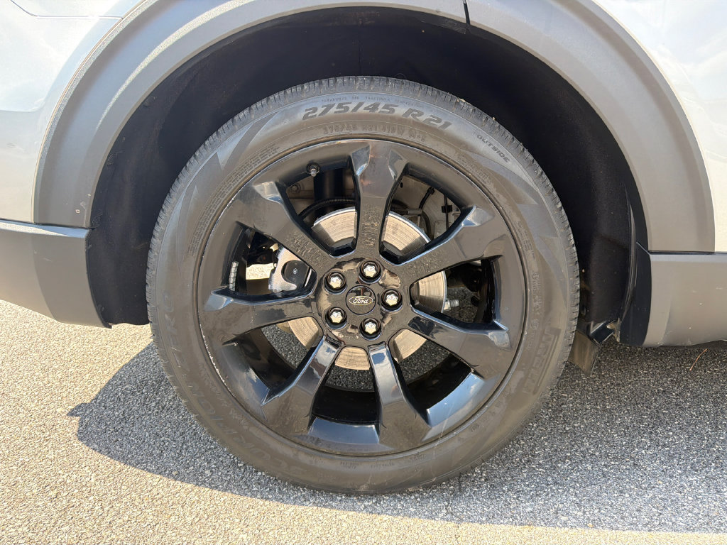 Used 2024 Ford Explorer ST-Line w/ Class IV Trailer Tow Package RWD image 17