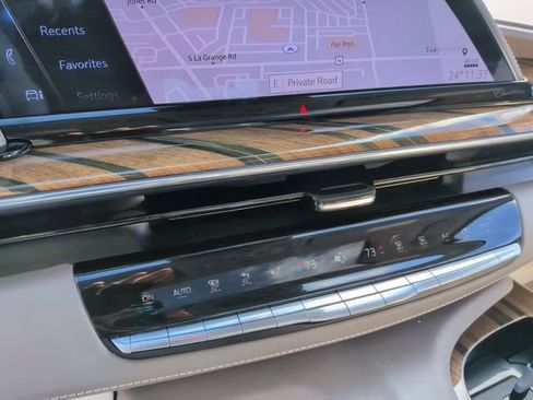 Certified 2022 Cadillac Escalade Premium Luxury Platinum image 23