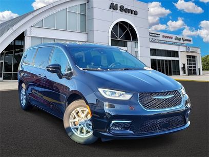 New 2026 Chrysler Pacifica Select