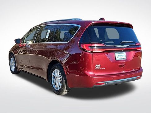 Used 2021 Chrysler Pacifica Touring-L image 9