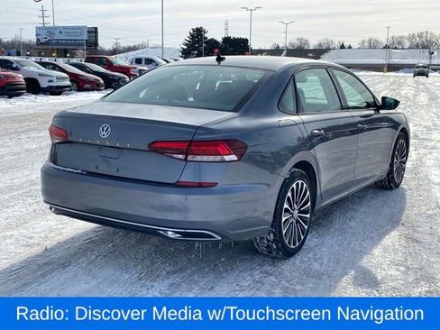 Used 2022 Volkswagen Passat 2.0T image 3