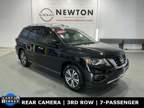 Used 2020 Nissan Pathfinder SV image 1