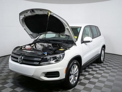Used 2014 Volkswagen Tiguan SE image 28