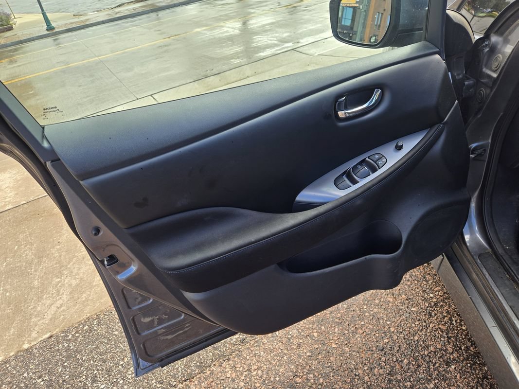 Used 2025 Nissan Leaf S FWD image 16