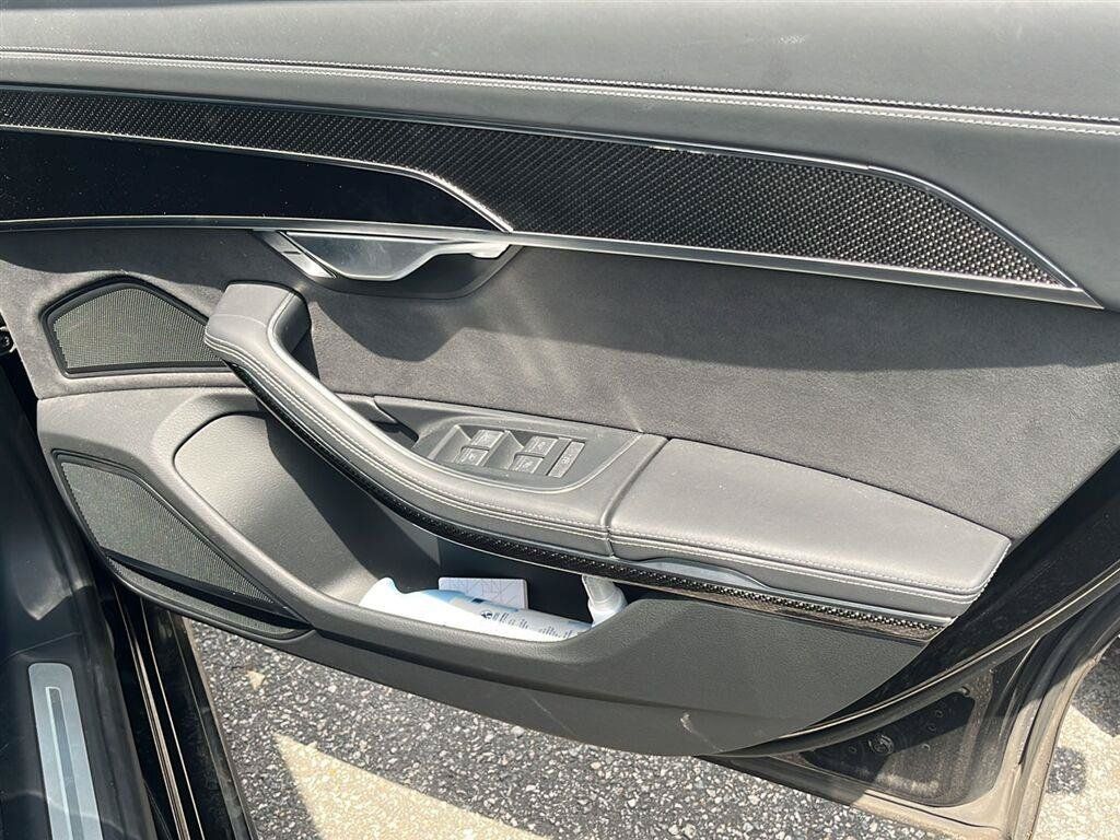 Used 2022 Audi S8 w/ S8 Comfort Plus Package AWD/4WD image 11