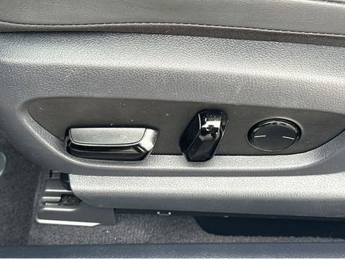 Certified 2025 Lexus ES 300h w/ Premium Package image 27