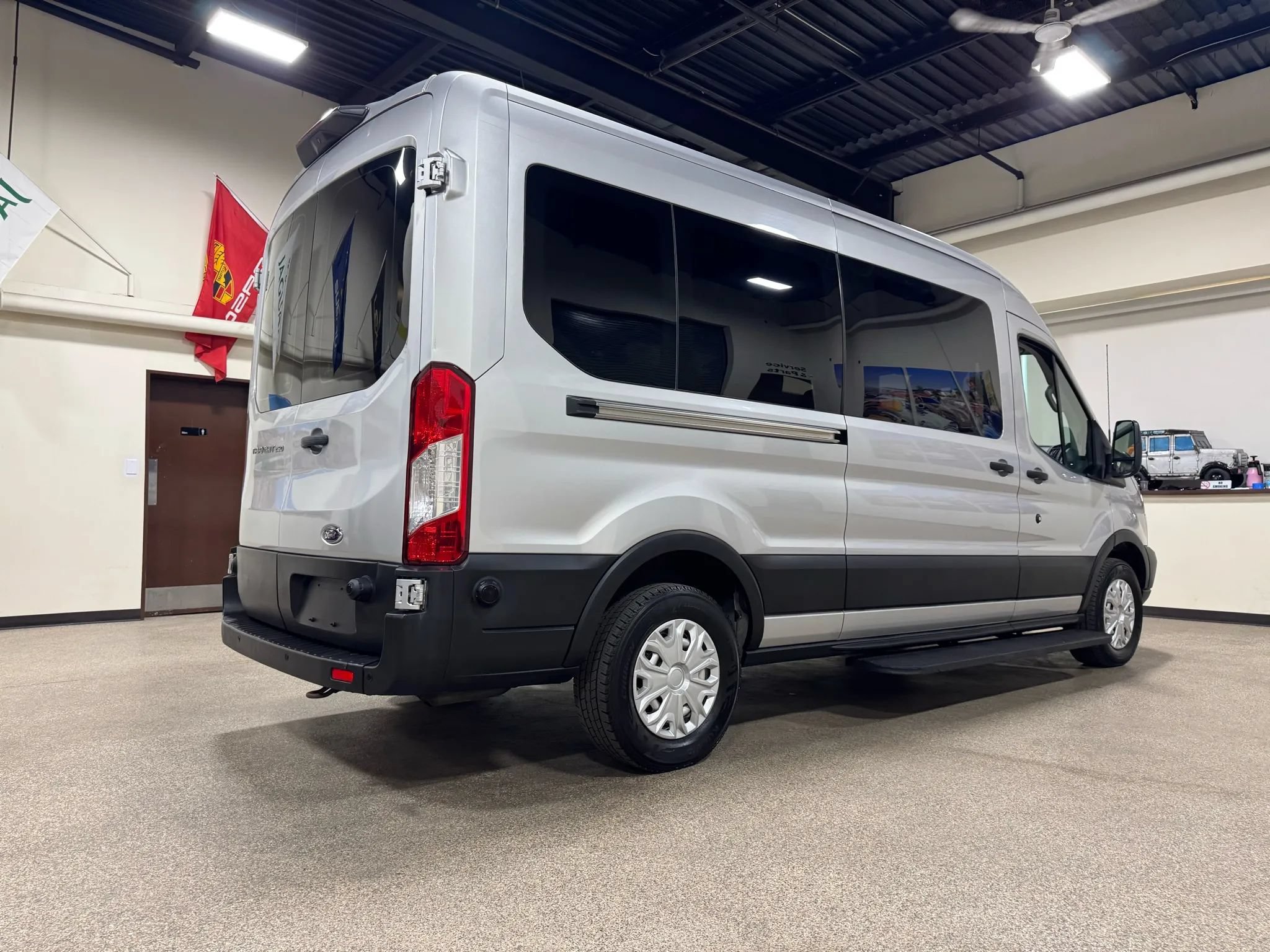 Used 2019 Ford Transit 250 148 Medium Roof RWD image 6
