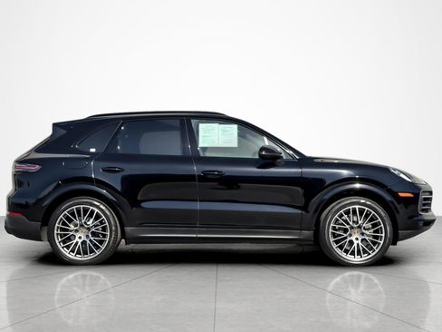 Used 2023 Porsche Cayenne Platinum Edition image 6