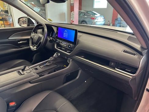 Certified 2024 Toyota Grand Highlander AWD image 16