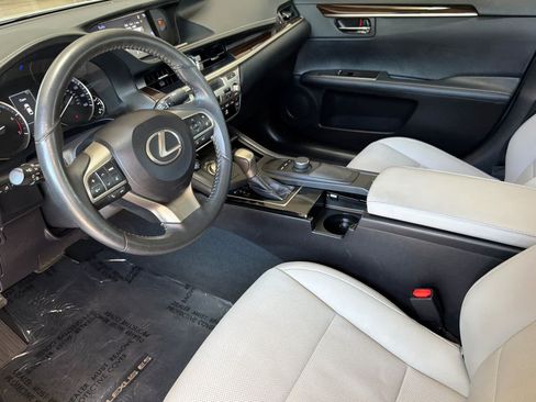 Used 2018 Lexus ES 350 w/ Premier Package FWD image 11