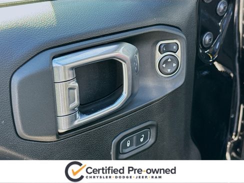 Used 2022 Jeep Gladiator Sport image 7