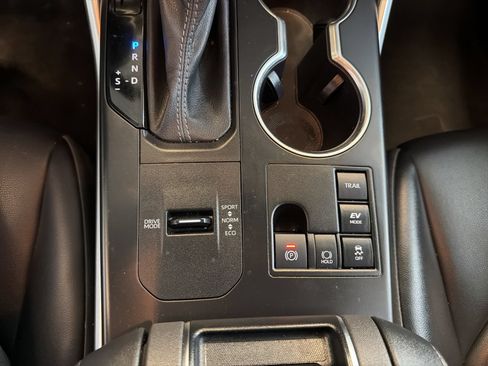 Used 2023 Toyota Highlander XLE AWD/4WD image 24
