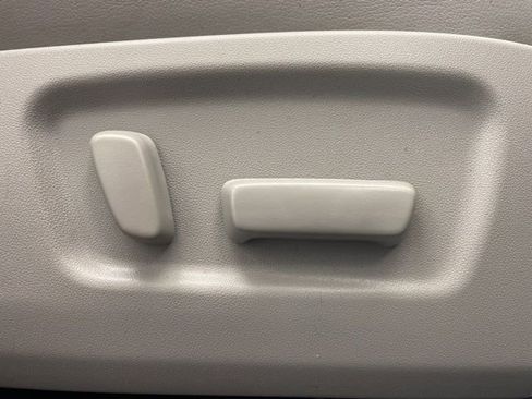 Used 2019 Toyota Highlander XLE image 13