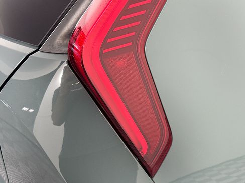 Used 2023 Kia Niro Wave image 33