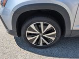 Used 2022 Volkswagen Taos SE image 2