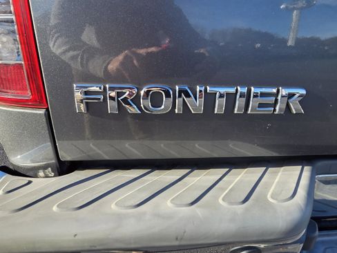 Used 2017 Nissan Frontier SV w/ SV Value Truck Package image 10