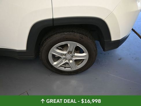 Used 2023 Jeep Compass Latitude image 19
