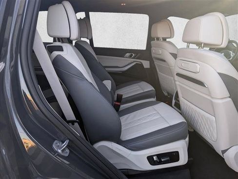 Used 2025 BMW X7 xDrive40i w/ M Sport Package AWD/4WD image 21