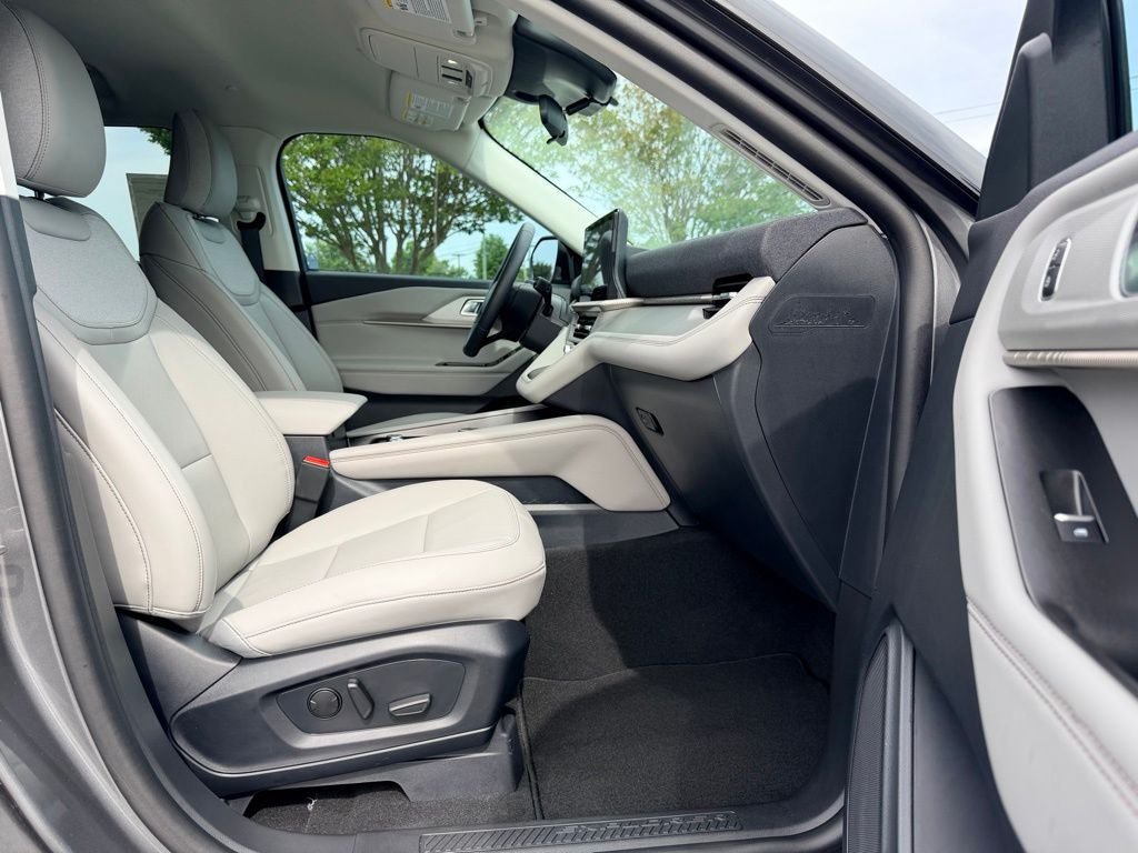 New 2026 Ford Explorer Active w/ Active Comfort Package AWD/4WD image 8