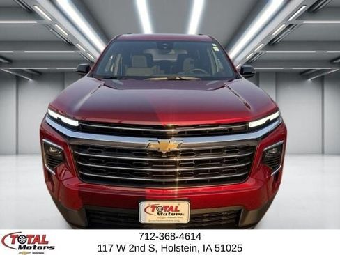 Used 2024 Chevrolet Traverse LT w/ LPO, Floor Liner Package FWD image 3