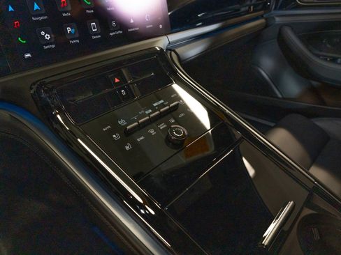Certified 2025 Porsche Panamera RWD image 22