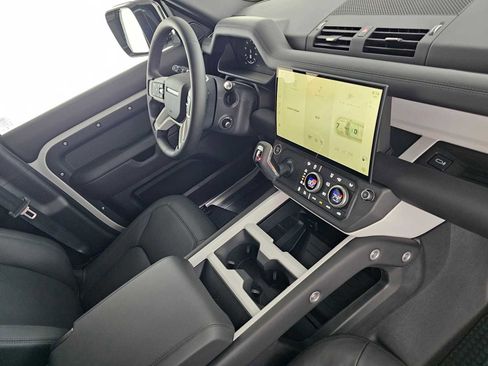New 2026 Land Rover Defender 130 X-Dynamic SE image 11