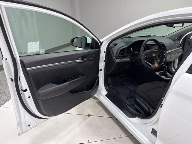 Used 2020 Hyundai Elantra SE w/ Cargo Package (C1) FWD image 7