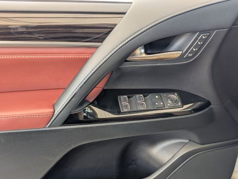 Used 2017 Lexus LX 570 4WD w/ Luxury Package image 16