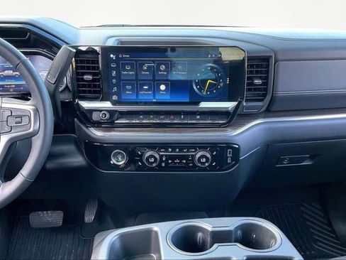 Used 2024 Chevrolet Silverado 1500 LT image 9